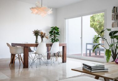 PRZESTRONNY DOM W RZĘDZIE Z WIDOKIEM NA POLE GOLFOWE W LAS ENCINAS, LA QUINTA, BENAHAVÍS