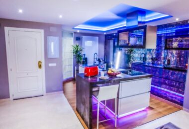 STYLOWE MIESZKANIE NA PARTERZE W LAS LOMAS DEL MARBELLA CLUB, W ZŁOTEJ MILIE MARBELLI PRZESTRONNY DOM W PIERWSZEJ LINII GOLFOWEJ W LAS ENCINAS, LA QUINTA, BENAHAVÍS