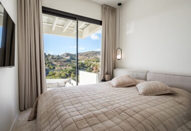 NOWA NOWOCZESNA WILLA Z WIDOKIEM NA POLE GOLFOWE W LA ALQUERÍA, BENAHAVÍS