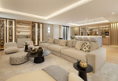 Luksusowa willa z panoramicznym widokiem na morze i góry w Monte Halcones, La Quinta. 7 sypialni z łazienkami, 803 m² powierzchni, działka 2.042 m². Spa, siłownia, kino domowe i duże tarasy. Cena: 9.600.000 €.