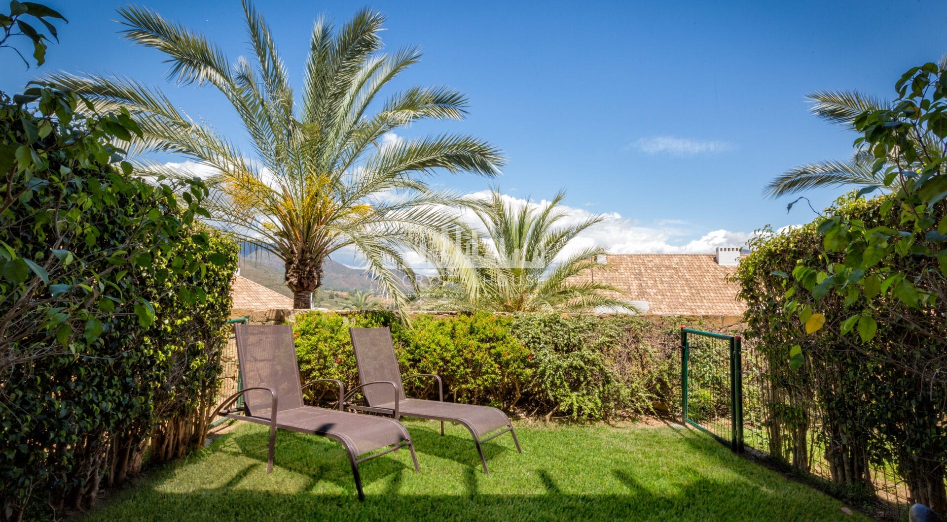 Elegancki północno-wschodni zwrócony, trzypokojowa kamienica w La Cala Golf, Mijas