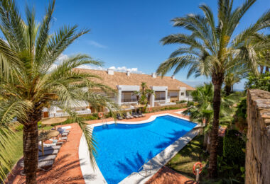 Elegancki północno-wschodni zwrócony, trzypokojowa kamienica w La Cala Golf, Mijas
