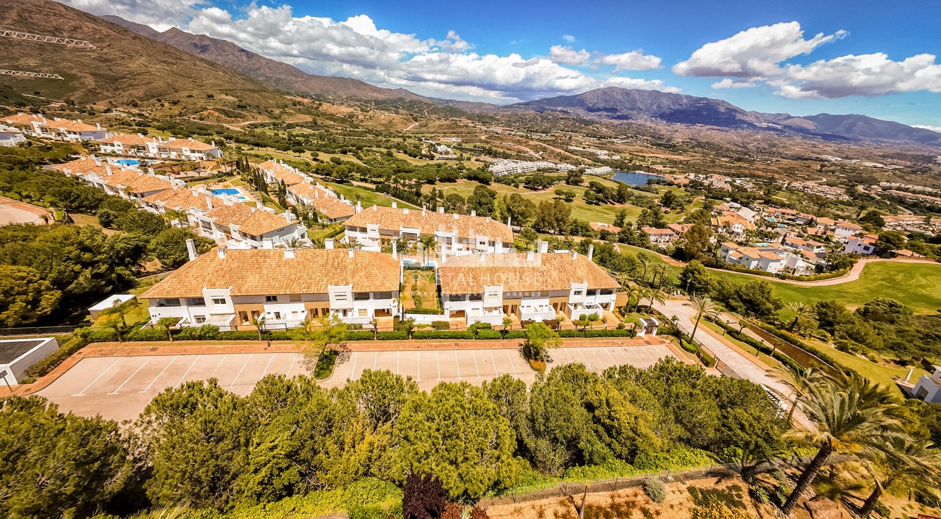 Elegancki północno-wschodni zwrócony, trzypokojowa kamienica w La Cala Golf, Mijas