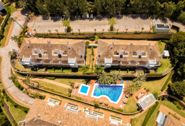 Elegancki północno-wschodni zwrócony, trzypokojowa kamienica w La Cala Golf, Mijas