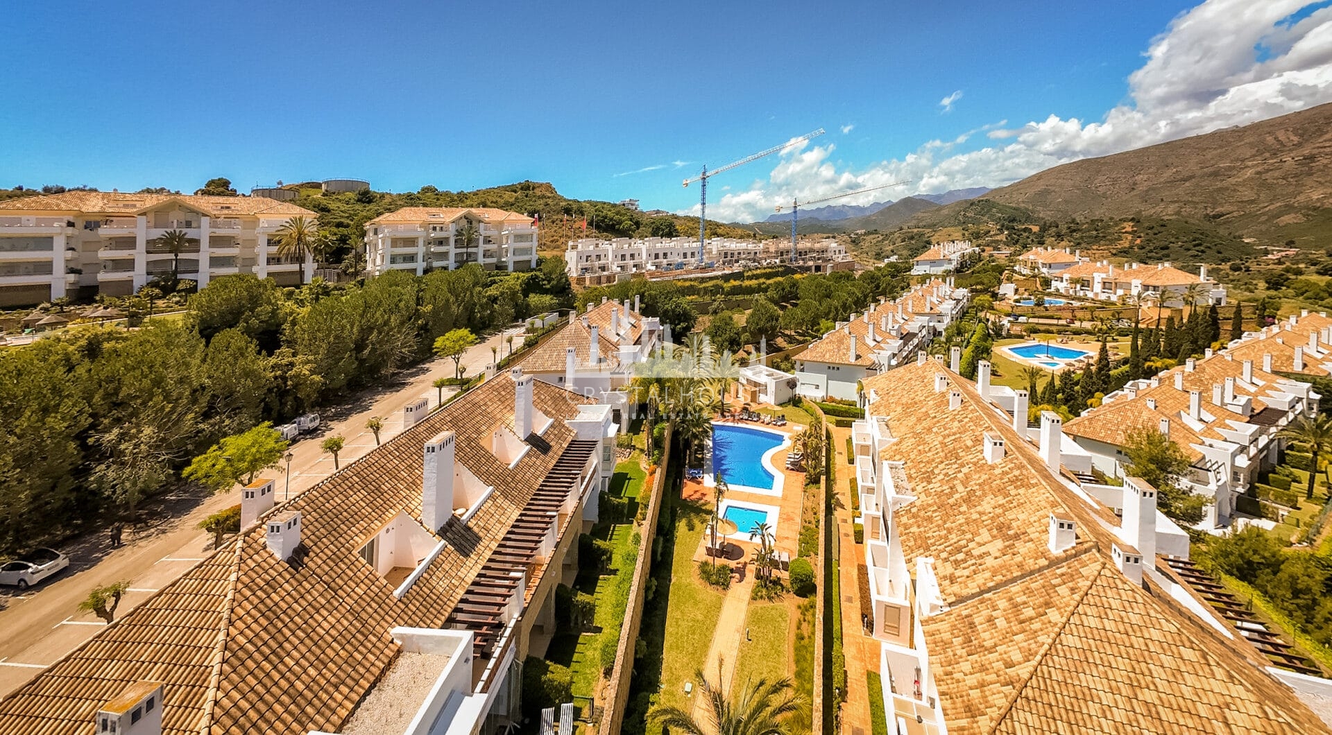 Elegancki północno-wschodni zwrócony, trzypokojowa kamienica w La Cala Golf, Mijas