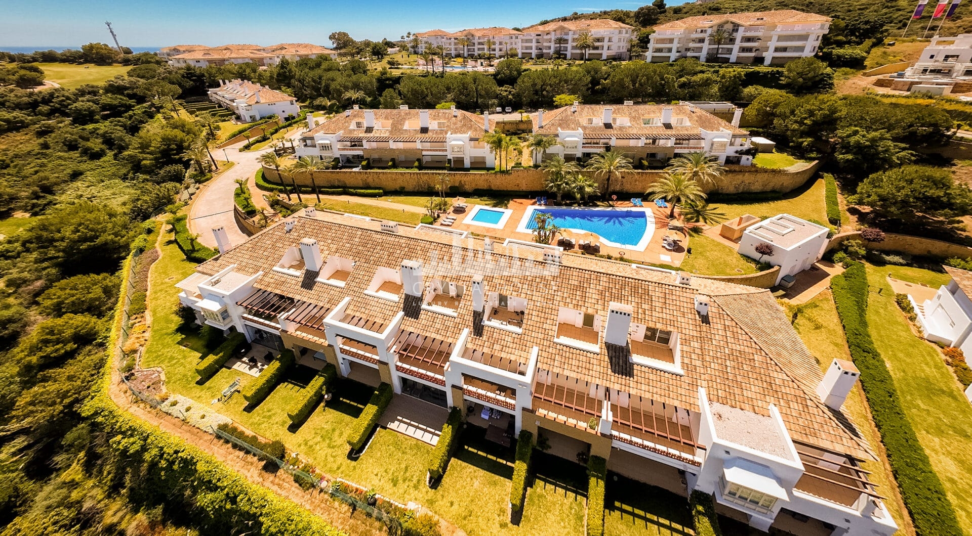 Elegancki północno-wschodni zwrócony, trzypokojowa kamienica w La Cala Golf, Mijas