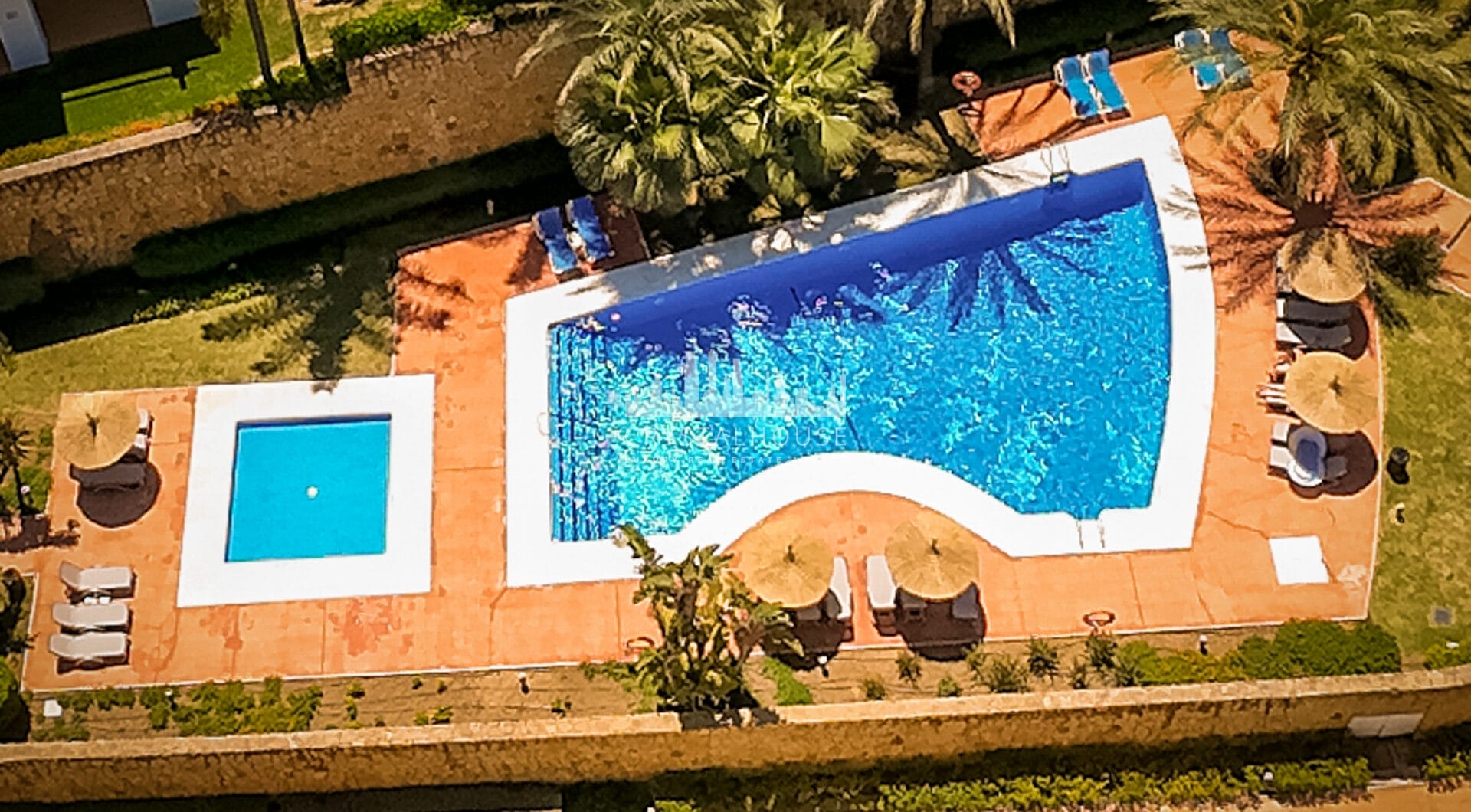 Elegancki północno-wschodni zwrócony, trzypokojowa kamienica w La Cala Golf, Mijas