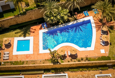 Elegancki północno-wschodni zwrócony, trzypokojowa kamienica w La Cala Golf, Mijas