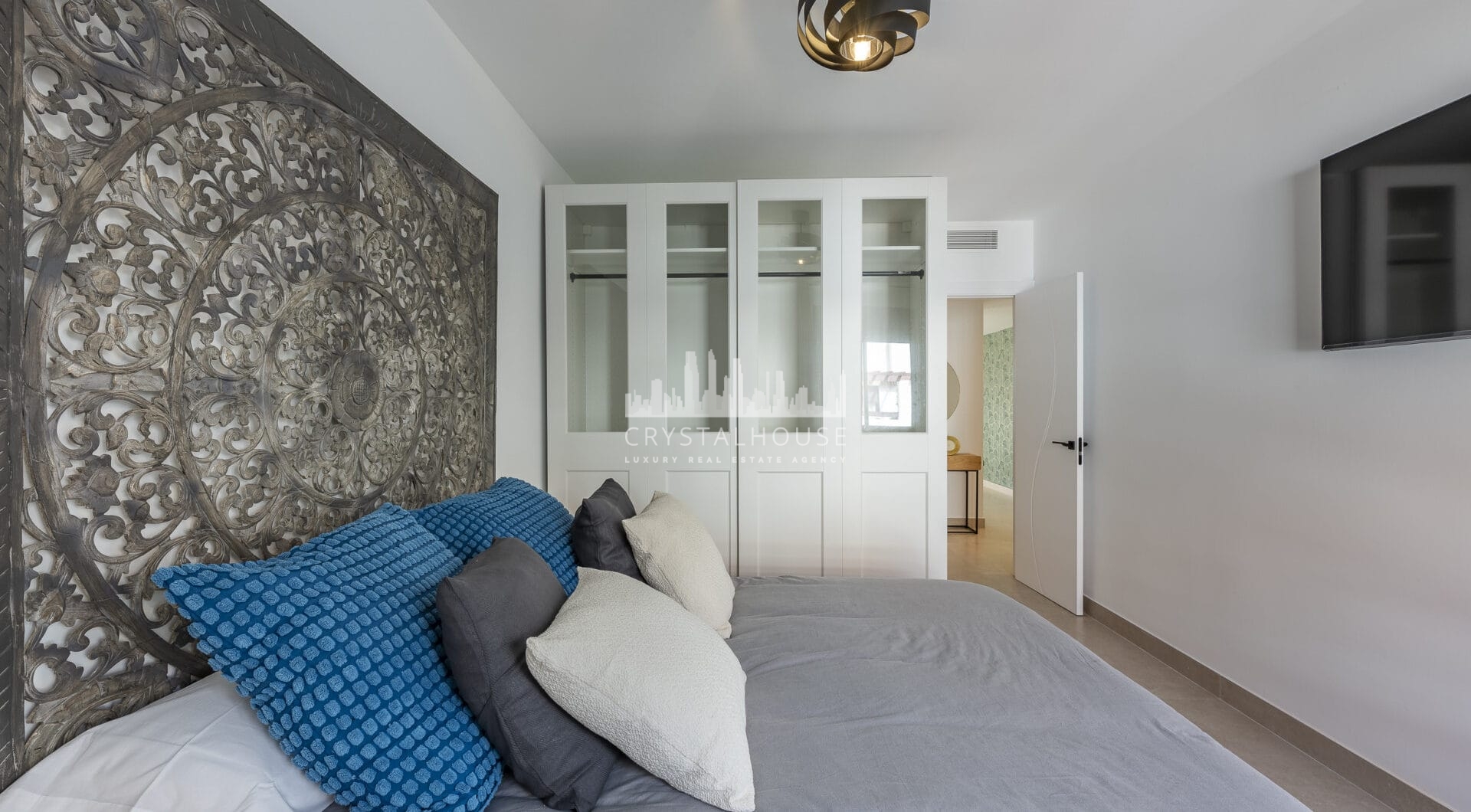 Pięknie odnowione trzypokojowe, apartament na wschód, położony w jednym z najbardziej pożądanych kompleksów w Nueva Andalucia, La Maestranza.