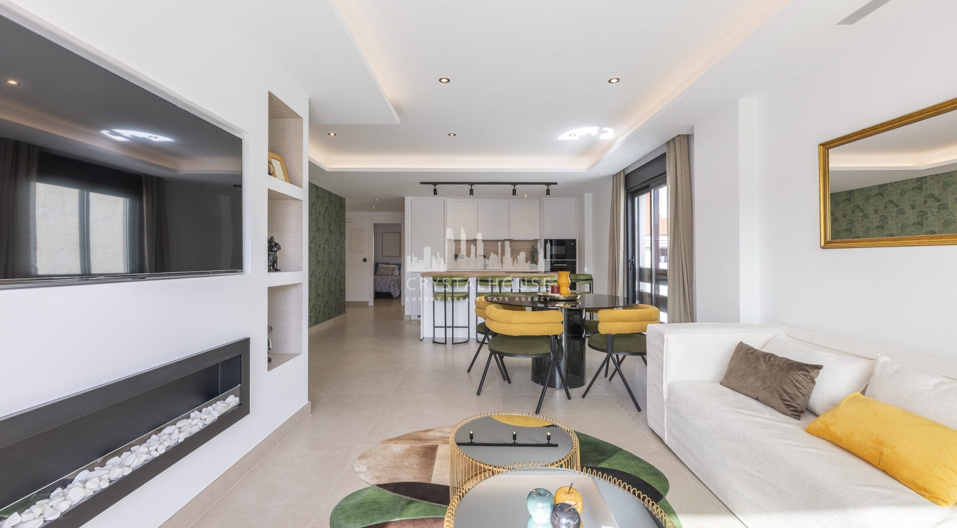 Pięknie odnowione trzypokojowe, apartament na wschód, położony w jednym z najbardziej pożądanych kompleksów w Nueva Andalucia, La Maestranza.