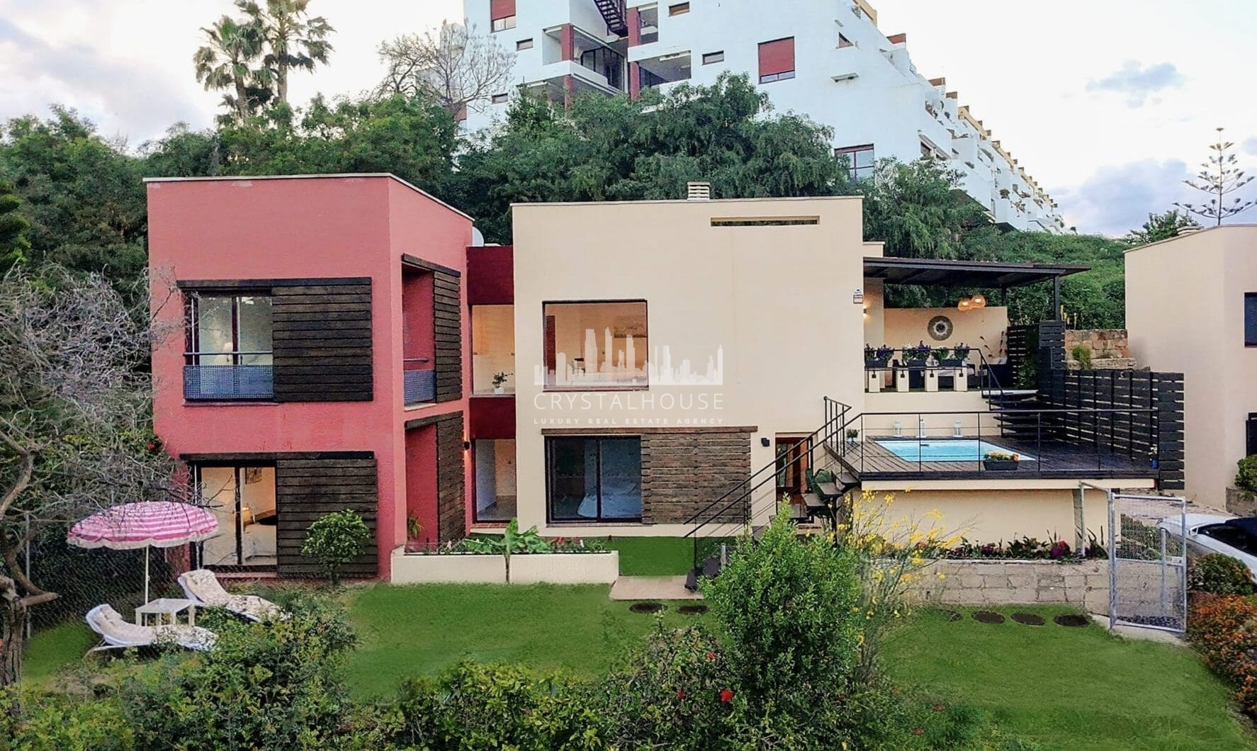 Przestronne East- Twarzą do trzech sypialni Villa z prywatnym basenem i apartamentem gościnnym w Benahavís