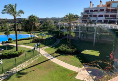 Przestronne East- Twarzą do trzech sypialni Villa z prywatnym basenem i apartamentem gościnnym w Benahavís