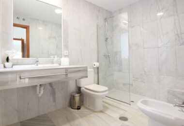 Przestronne East- Twarzą do trzech sypialni Villa z prywatnym basenem i apartamentem gościnnym w Benahavís