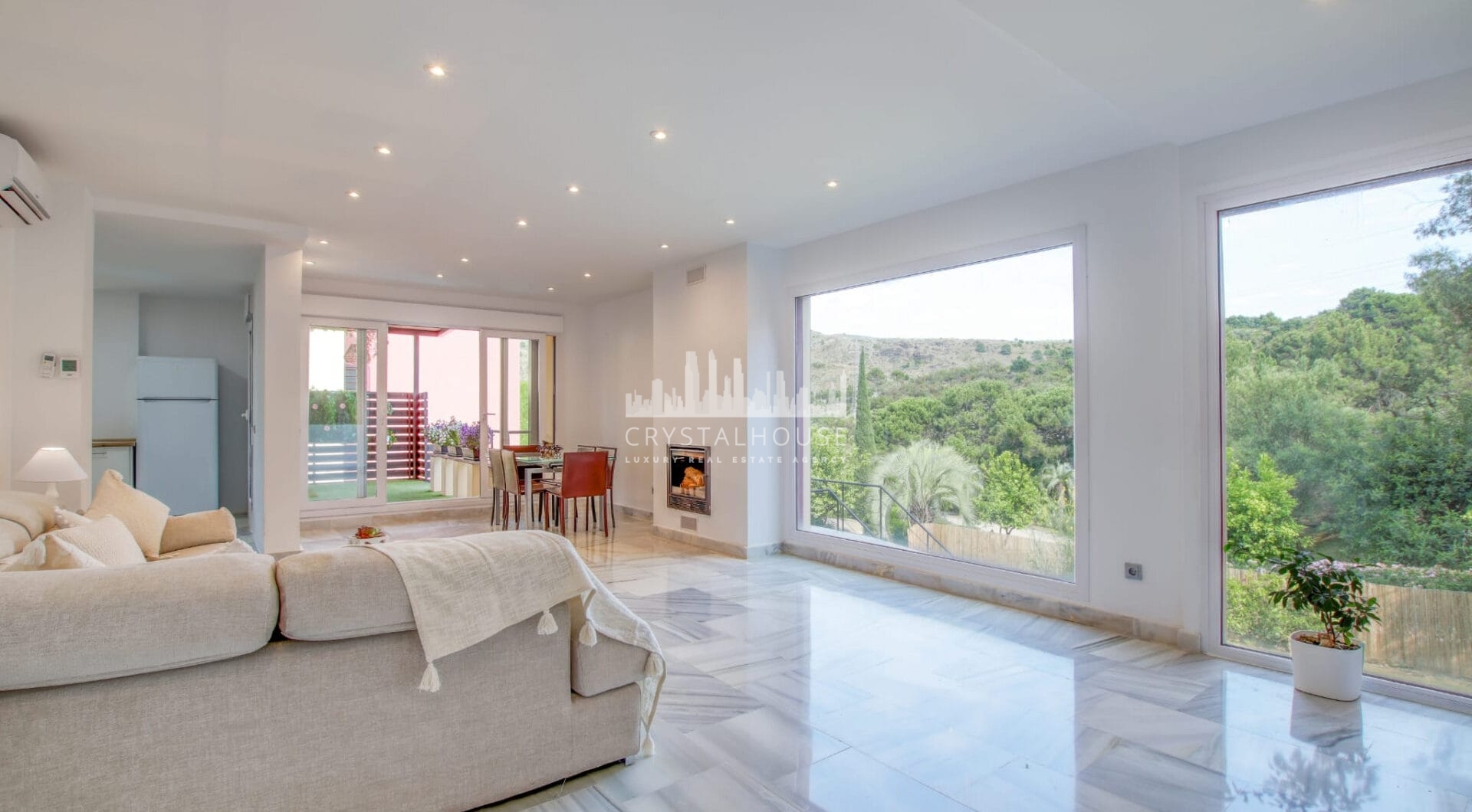 Przestronne East- Twarzą do trzech sypialni Villa z prywatnym basenem i apartamentem gościnnym w Benahavís