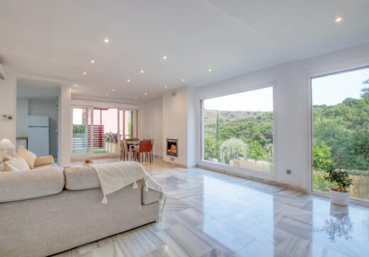 Przestronne East- Twarzą do trzech sypialni Villa z prywatnym basenem i apartamentem gościnnym w Benahavís