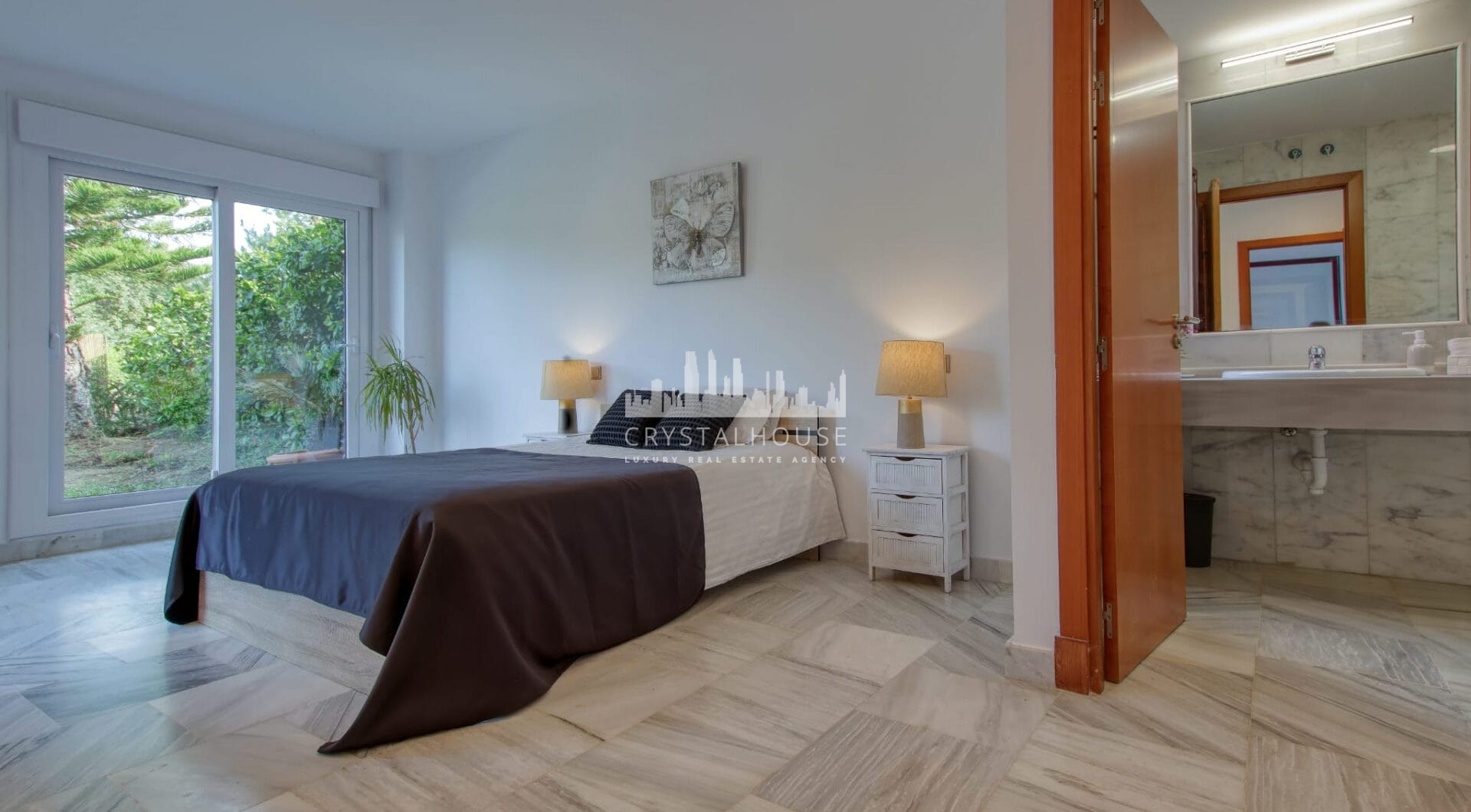 Przestronne East- Twarzą do trzech sypialni Villa z prywatnym basenem i apartamentem gościnnym w Benahavís