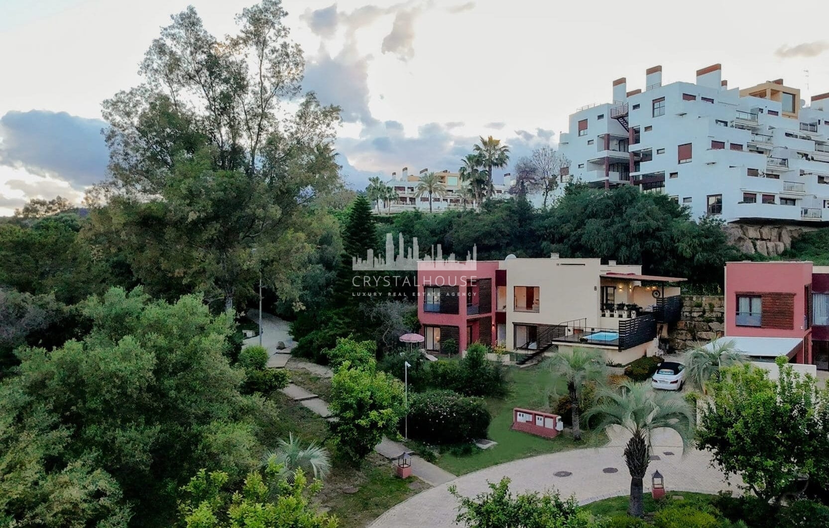 Przestronne East- Twarzą do trzech sypialni Villa z prywatnym basenem i apartamentem gościnnym w Benahavís