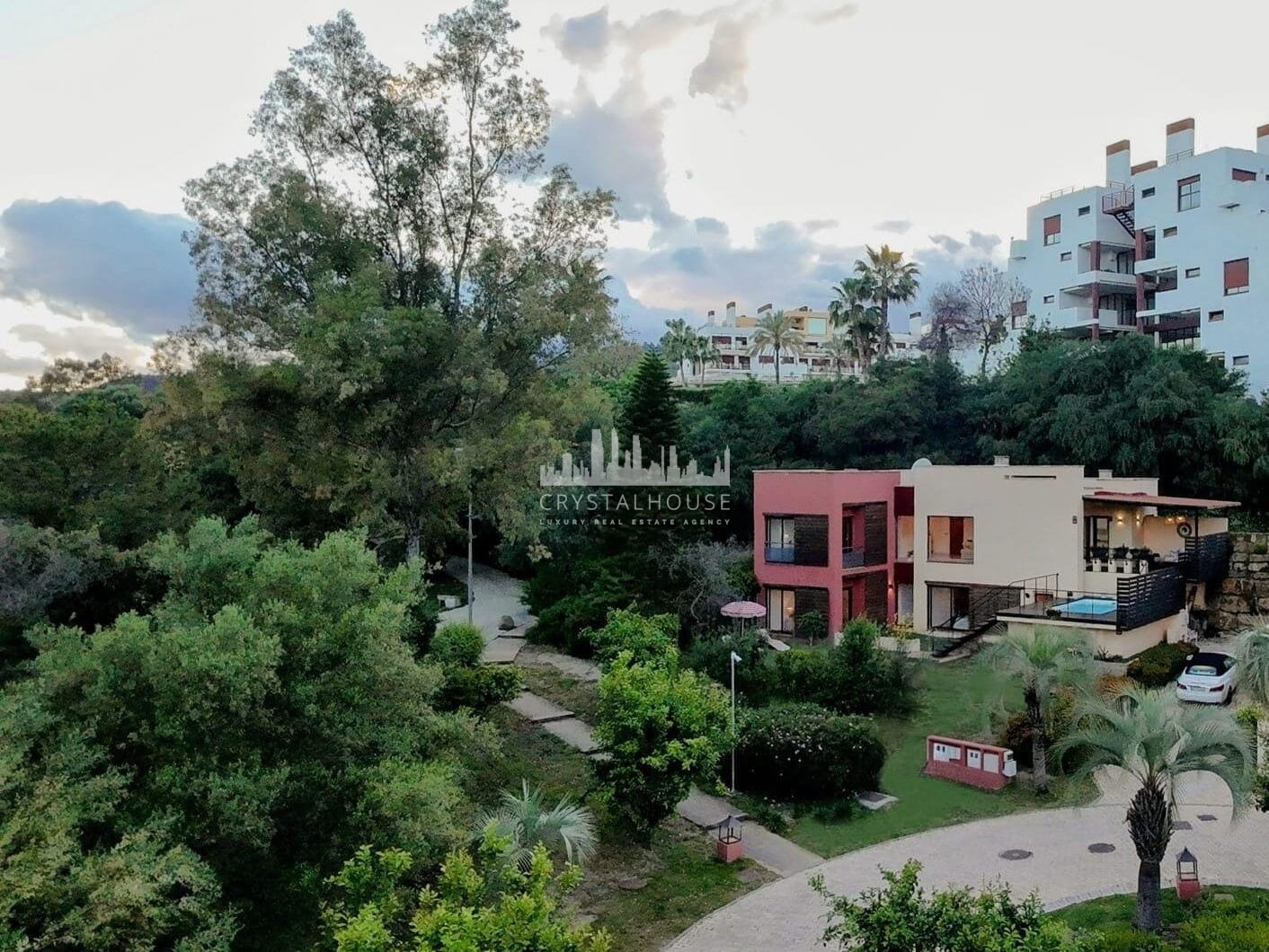 Przestronne East- Twarzą do trzech sypialni Villa z prywatnym basenem i apartamentem gościnnym w Benahavís