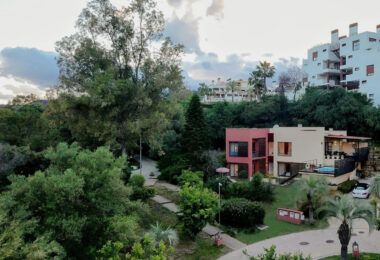 Przestronne East- Twarzą do trzech sypialni Villa z prywatnym basenem i apartamentem gościnnym w Benahavís