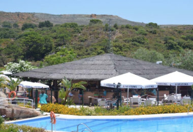 Przestronne East- Twarzą do trzech sypialni Villa z prywatnym basenem i apartamentem gościnnym w Benahavís