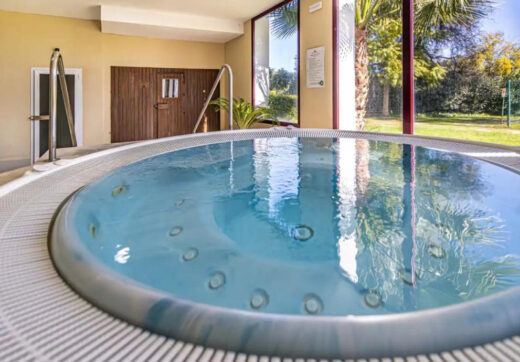 Przestronne East- Twarzą do trzech sypialni Villa z prywatnym basenem i apartamentem gościnnym w Benahavís