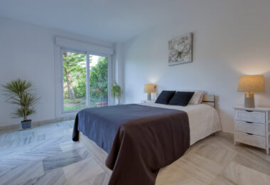 Przestronne East- Twarzą do trzech sypialni Villa z prywatnym basenem i apartamentem gościnnym w Benahavís