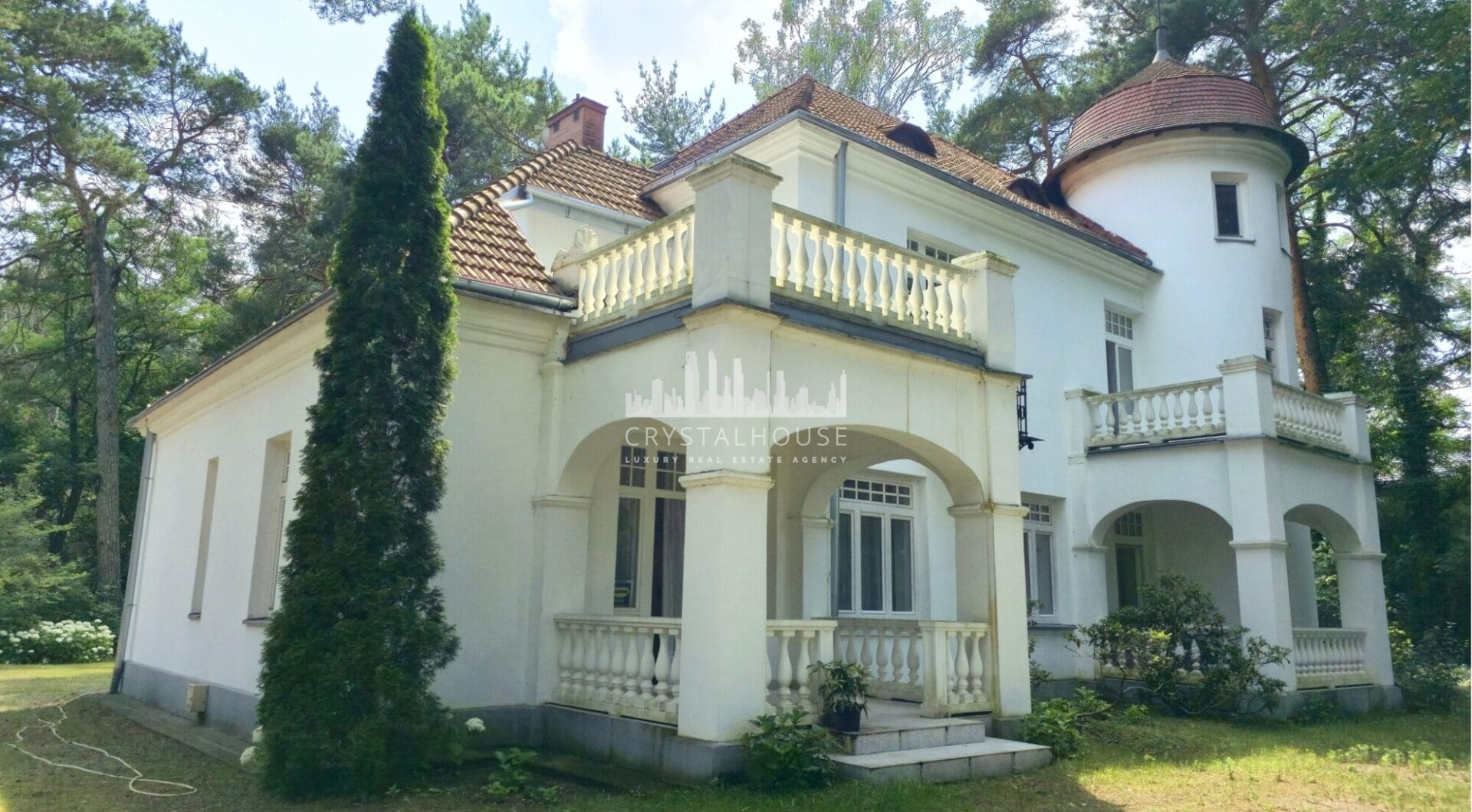 Unikatowa willa Marconiego pod Warszawą z ogrodem