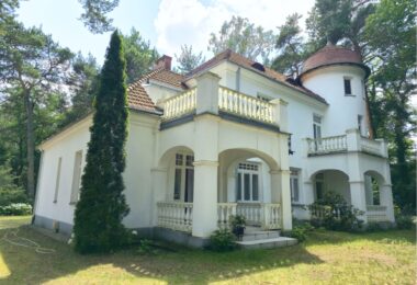 Unikatowa willa Marconiego pod Warszawą z ogrodem
