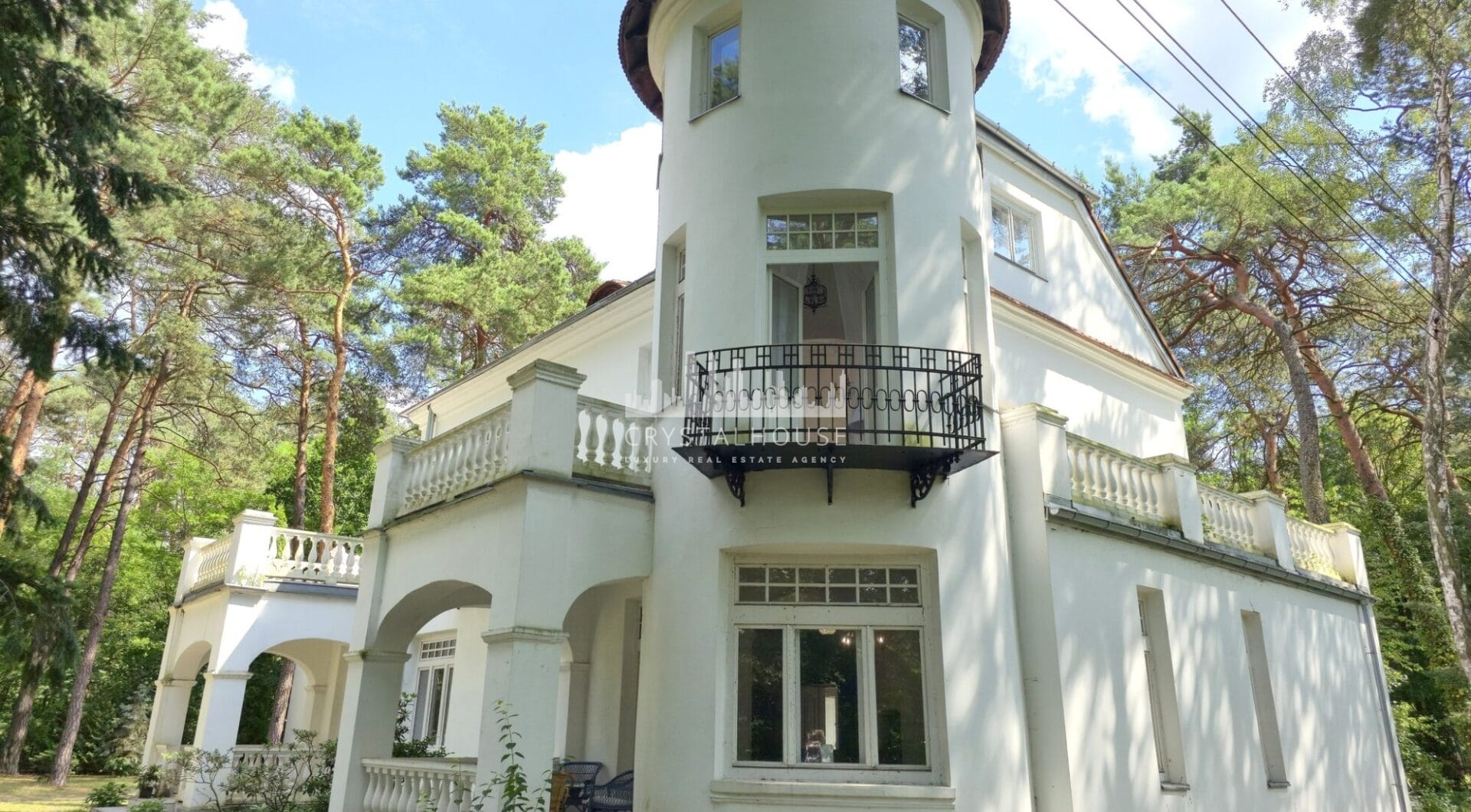 Unikatowa willa Marconiego pod Warszawą z ogrodem