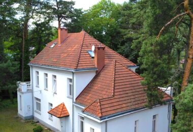 Unikatowa willa Marconiego pod Warszawą z ogrodem