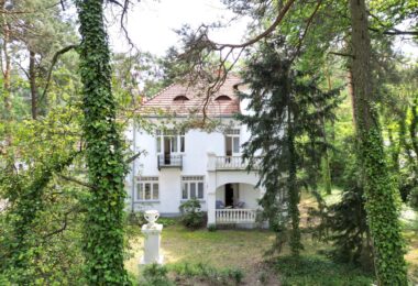 Unikatowa willa Marconiego pod Warszawą z ogrodem