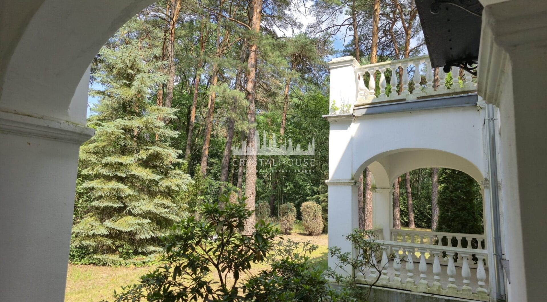 Unikatowa willa Marconiego pod Warszawą z ogrodem