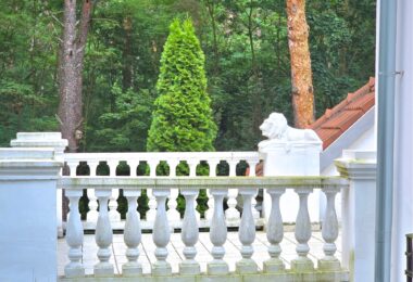 Unikatowa willa Marconiego pod Warszawą z ogrodem