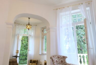 Unikatowa willa Marconiego pod Warszawą z ogrodem