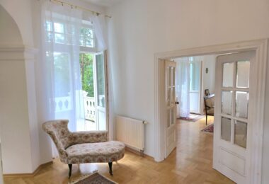 Unikatowa willa Marconiego pod Warszawą z ogrodem