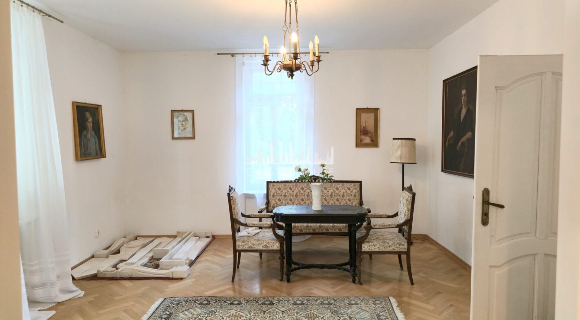 Unikatowa willa Marconiego pod Warszawą z ogrodem