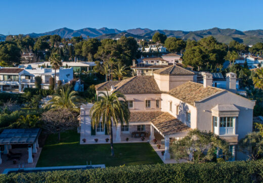 CASA DE JABALÍ Doskonała Nieruchomość Frontowa w Los Monteros