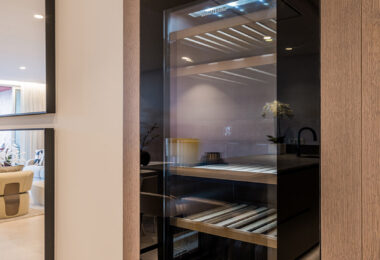 Apartament na parterze z prywatnym tarasem przy plaży Menara Beach w Esteponie