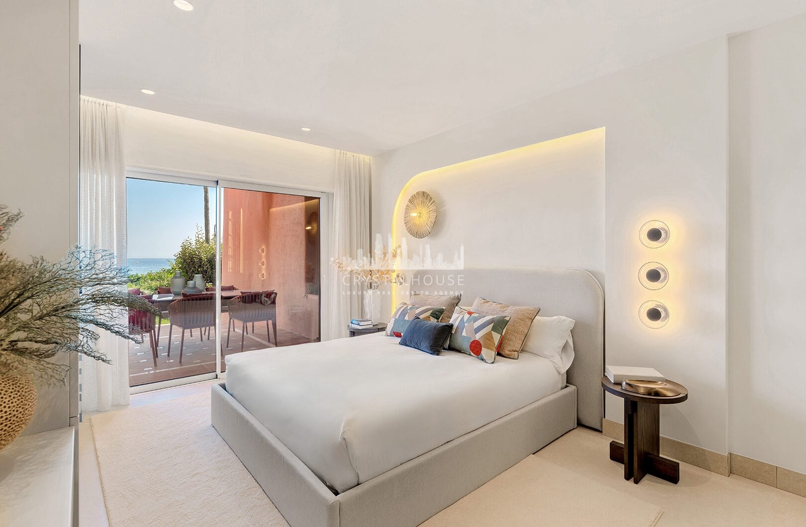 Apartament na parterze z prywatnym tarasem przy plaży Menara Beach w Esteponie