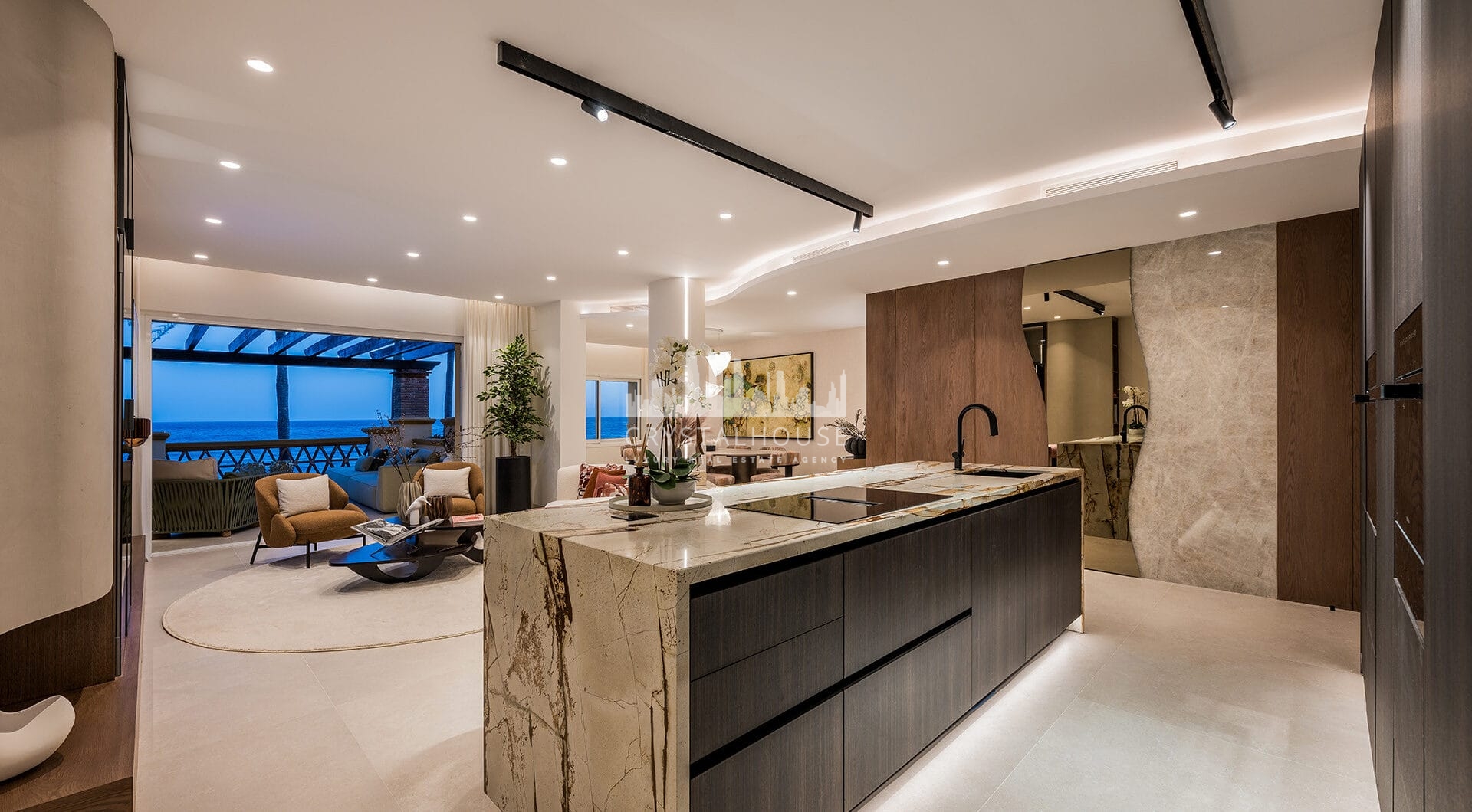 Elegancki apartament z 3 sypialniami przy plaży w Rio Real Playa, Marbella