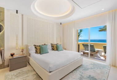 Elegancki apartament z 3 sypialniami przy plaży w Rio Real Playa, Marbella