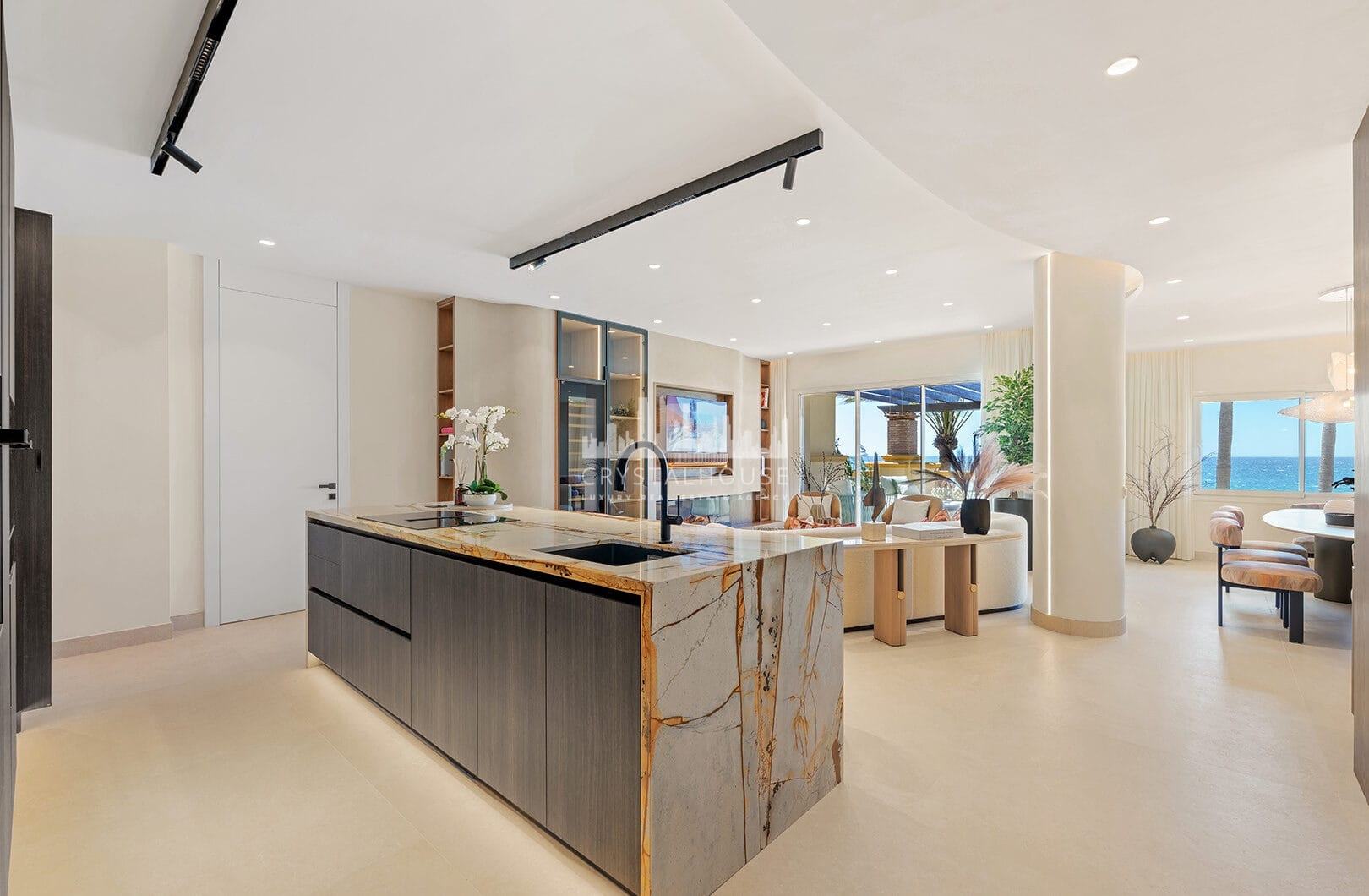 Elegancki apartament z 3 sypialniami przy plaży w Rio Real Playa, Marbella