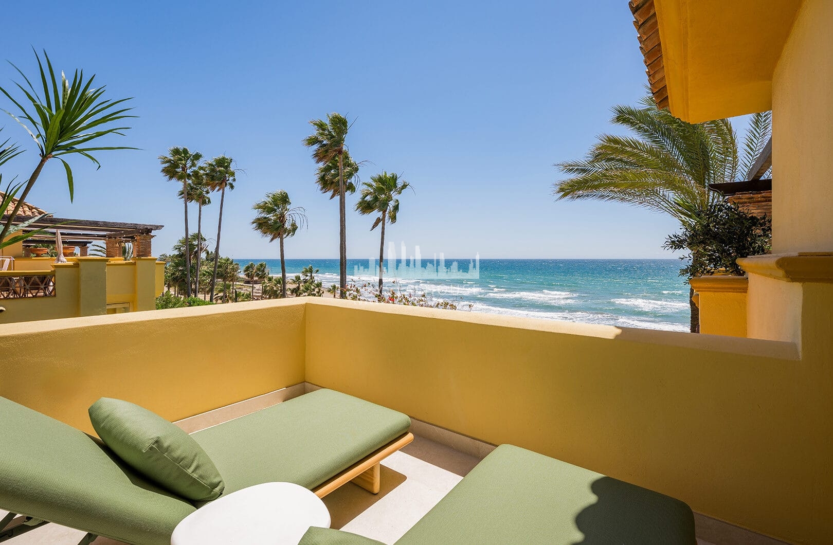 Elegancki apartament z 3 sypialniami przy plaży w Rio Real Playa, Marbella