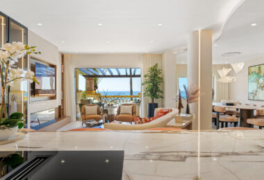Elegancki apartament z 3 sypialniami przy plaży w Rio Real Playa, Marbella