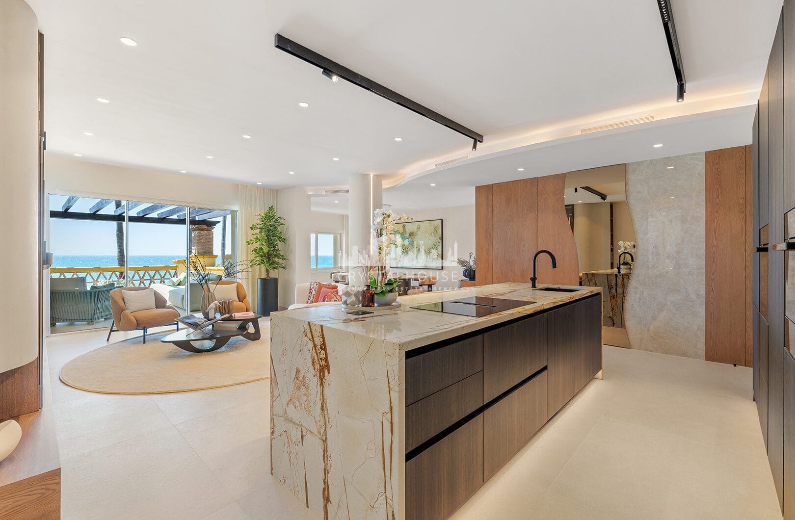 Elegancki apartament z 3 sypialniami przy plaży w Rio Real Playa, Marbella