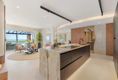 Elegancki apartament z 3 sypialniami przy plaży w Rio Real Playa, Marbella