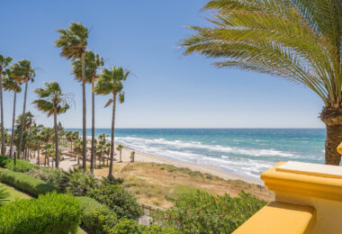 Elegancki apartament z 3 sypialniami przy plaży w Rio Real Playa, Marbella