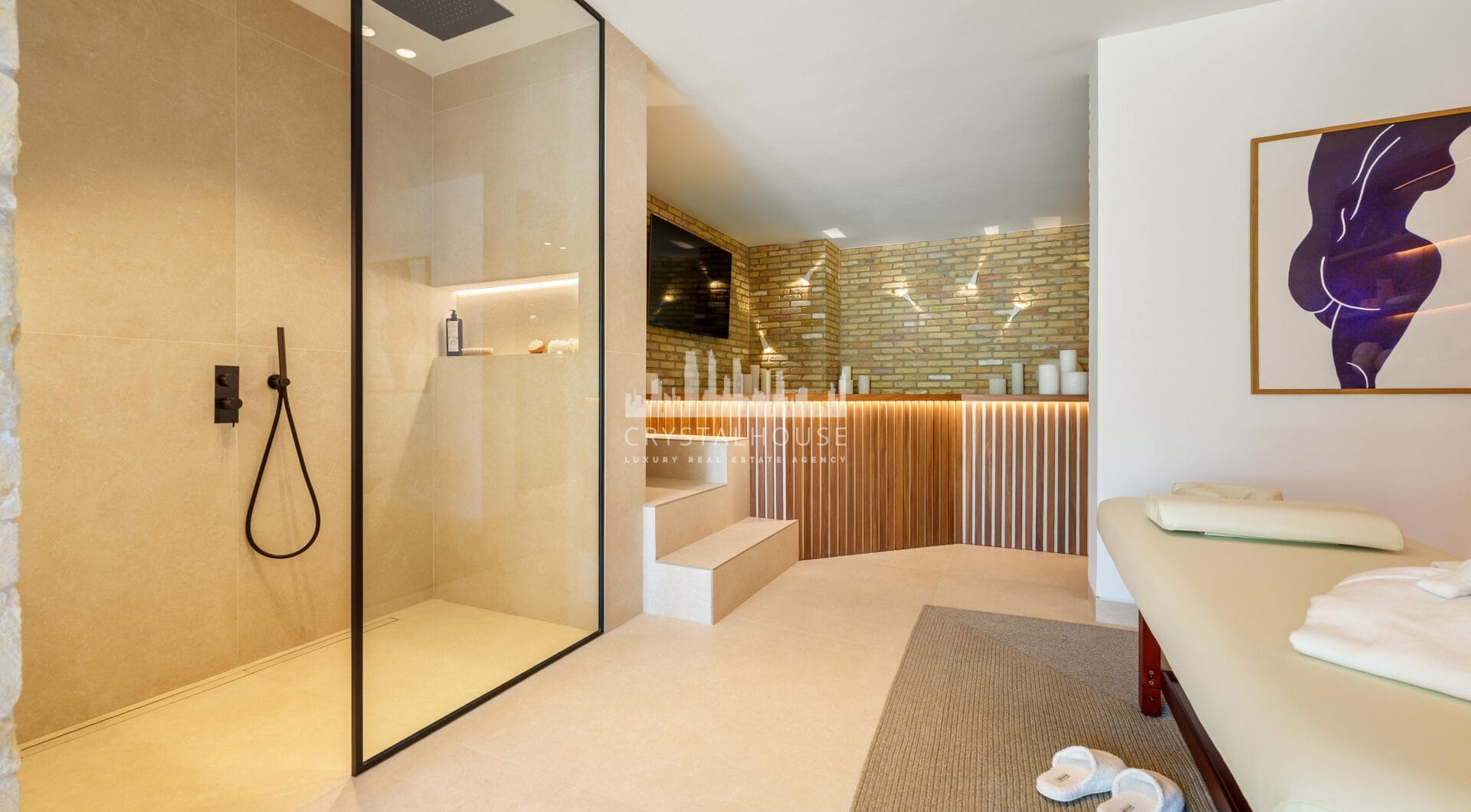 Villa Cina zajmuje uprzywilejowaną pozycję w The Hills, La Quinta