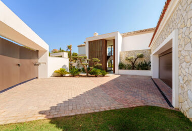 Villa Cina zajmuje uprzywilejowaną pozycję w The Hills, La Quinta