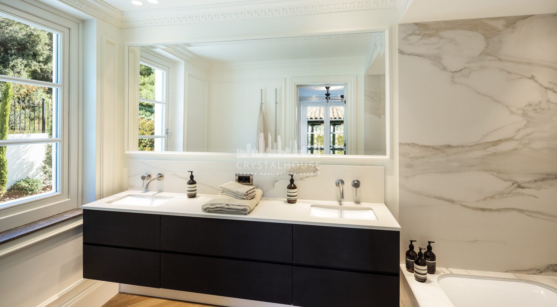 Luksusowa willa z panoramicznym widokiem na morze i góry w Sierra Blanca